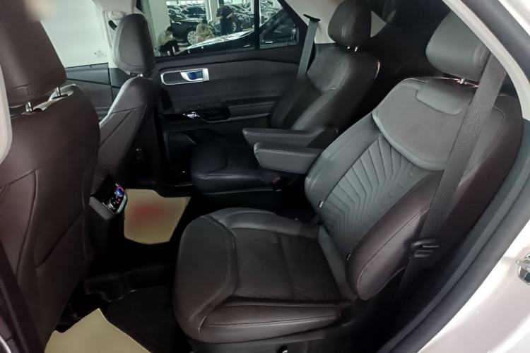 Used Ford Explorer 2024 2.3T EcoBoost Four-Wheel Drive Titanium Edition 6 Seats Left Rear Seat