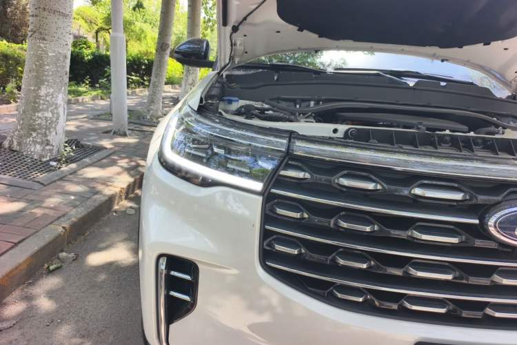 Used Ford Explorer 2024 2.3T EcoBoost Four-Wheel Drive Titanium Edition 6 Seats Right Front Headlight