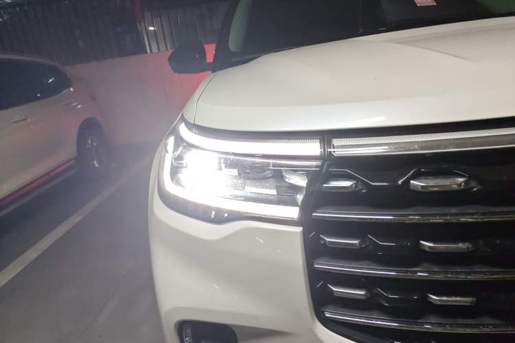 Used Ford Explorer 2024 2.3T EcoBoost Rear-Drive Trend Edition 6-Seater Right Front Headlight