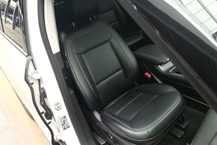 Used Ford Explorer 2024 2.3T EcoBoost Rear-Drive Trend Edition 6-Seater Right Front Seat
