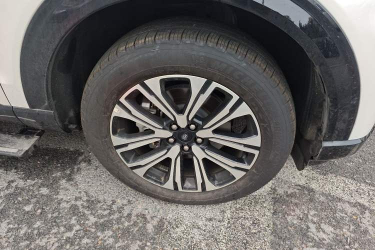 Used Ford Explorer 2024 2.3T EcoBoost Four-Wheel Drive Titanium Edition 6 Seats Right Front Wheel Hub