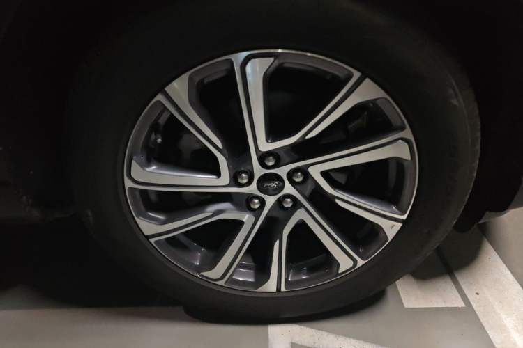 Used Ford Explorer 2024 2.3T EcoBoost Rear-Drive Trend Edition 6-Seater Right Front Wheel Hub