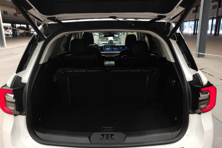 Used Ford Explorer 2024 2.3T EcoBoost Rear-Drive Trend Edition 6-Seater Trunk