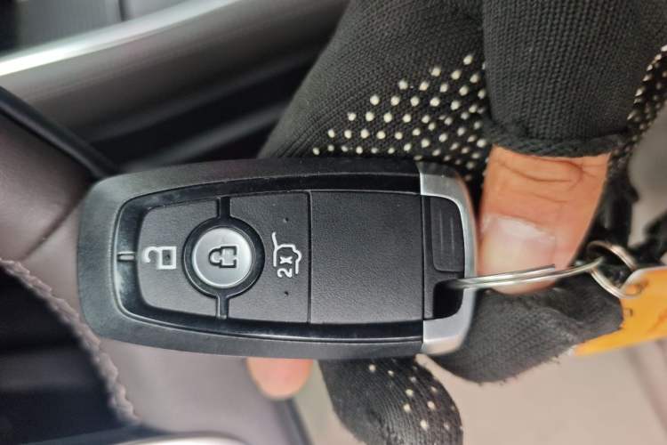 Used Ford Explorer 2024 2.3T EcoBoost Four-Wheel Drive Titanium Edition 6 Seats Vehicle Key