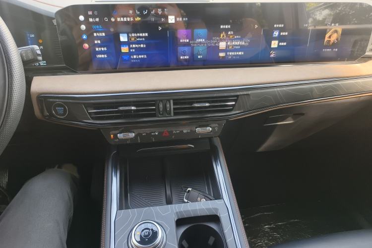 Used Ford Explorer 2024 2.3T EcoBoost Kunlun Peak Edition 7-Seater Audio And AC Panel