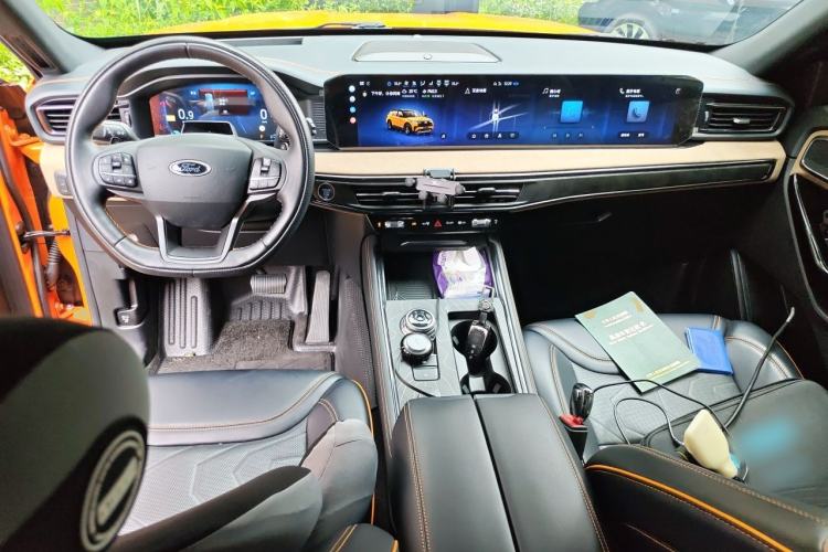 Used Ford Explorer 2024 2.3T EcoBoost Kunlun Peak Edition 7-Seater Center Console