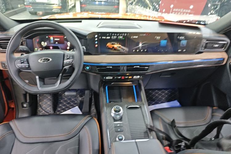 Used Ford Explorer 2024 2.3T EcoBoost Kunlun Peak Edition 7-Seater Center Console