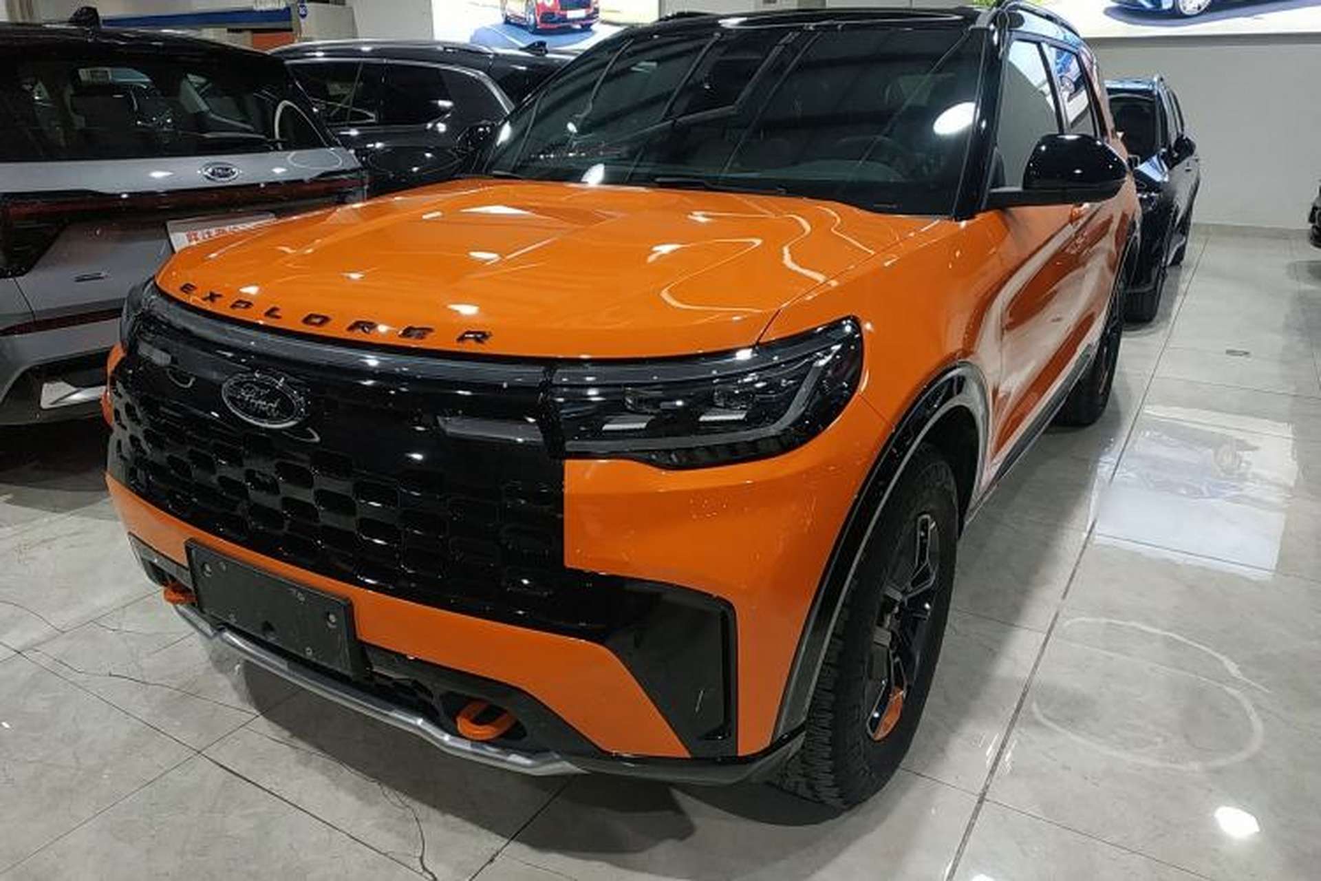 Used Ford Explorer 2024 2.3T EcoBoost Kunlun Peak Edition 7-Seater Front Left 45 Deg