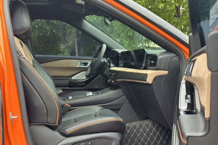 Used Ford Explorer 2024 2.3T EcoBoost Kunlun Peak Edition 7-Seater Interior 1