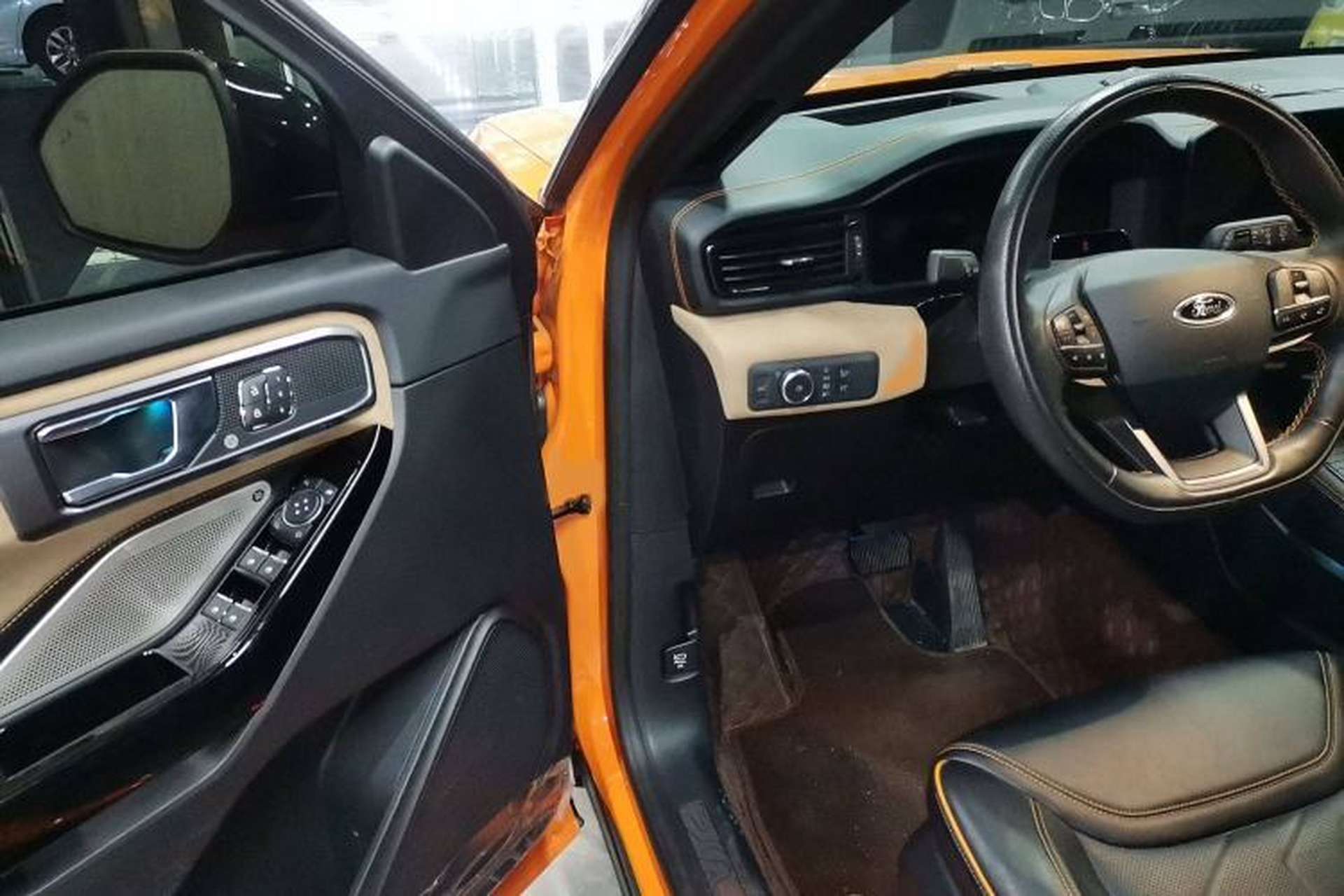 Used Ford Explorer 2024 2.3T EcoBoost Kunlun Peak Edition 7-Seater Interior 1
