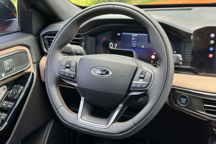 Used Ford Explorer 2024 2.3T EcoBoost Kunlun Peak Edition 7-Seater Interior 11