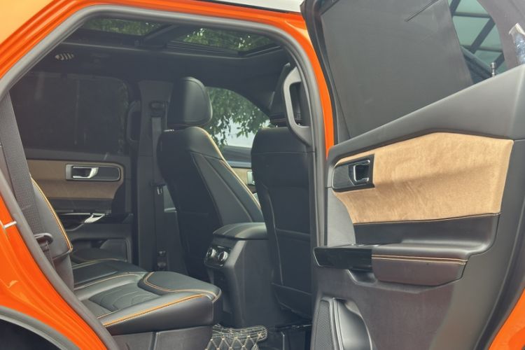 Used Ford Explorer 2024 2.3T EcoBoost Kunlun Peak Edition 7-Seater Interior 8