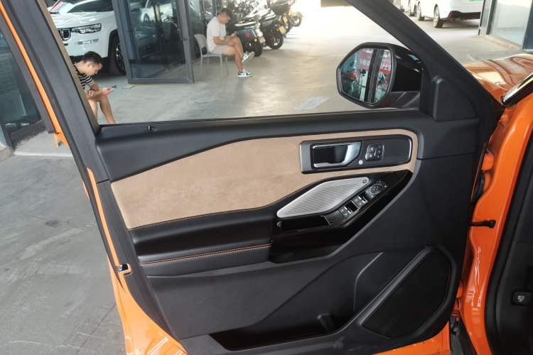 Used Ford Explorer 2024 2.3T EcoBoost Kunlun Peak Edition 7-Seater Left Front Door Interior