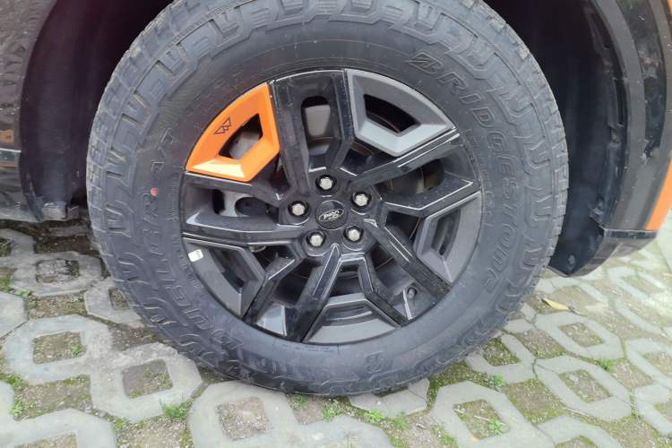 Used Ford Explorer 2024 2.3T EcoBoost Kunlun Peak Edition 7-Seater Right Front Wheel Hub