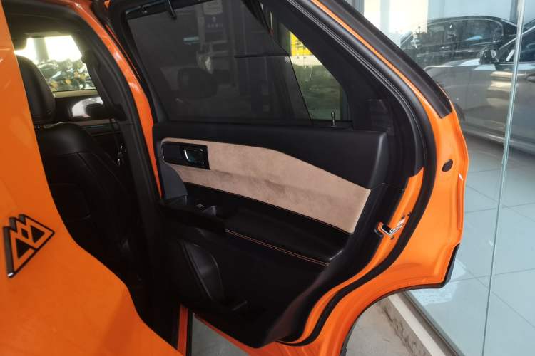 Used Ford Explorer 2024 2.3T EcoBoost Kunlun Peak Edition 7-Seater Right Rear Door Interior