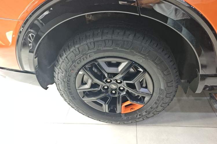 Used Ford Explorer 2024 2.3T EcoBoost Kunlun Peak Edition 7-Seater Right Rear Wheel Hub