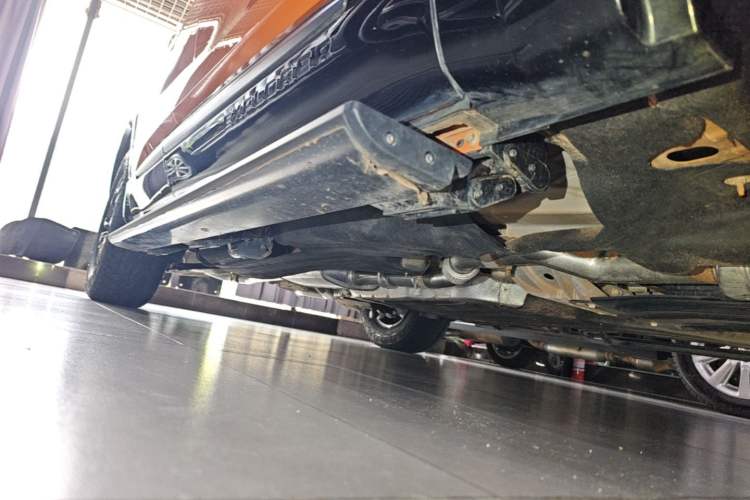 Used Ford Explorer 2024 2.3T EcoBoost Kunlun Peak Edition 7-Seater Right Side Sill