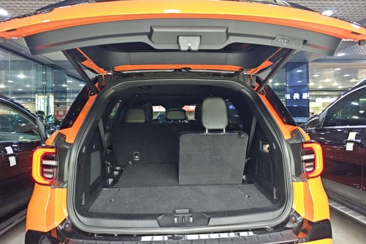 Used Ford Explorer 2024 2.3T EcoBoost Kunlun Peak Edition 7-Seater Trunk