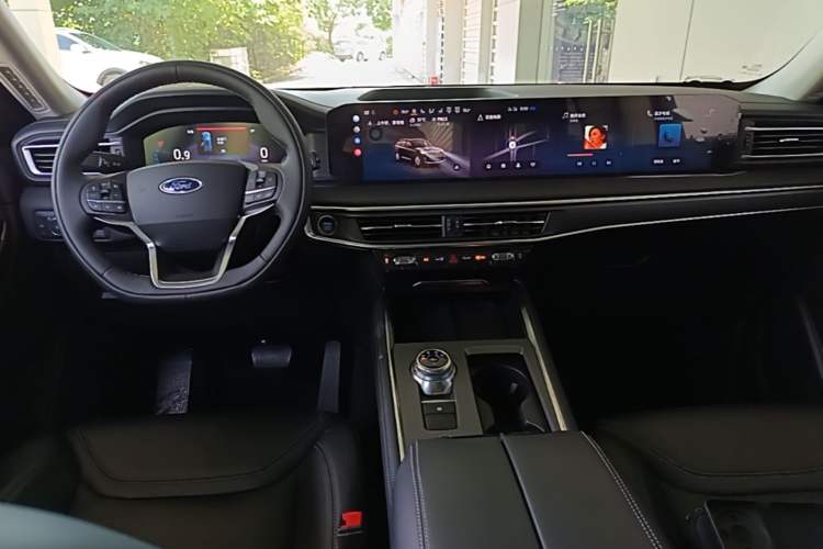 Used Ford Explorer 2025 2.3T EcoBoost Four-Wheel Drive Trail Edition 5 Seats Center Console