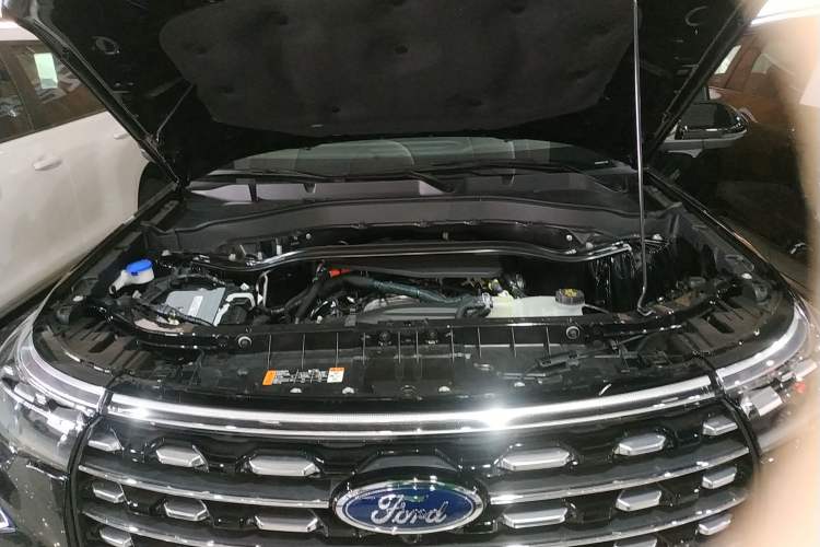 Used Ford Explorer 2025 2.3T EcoBoost Four-Wheel Drive Trail Edition 5 Seats Engine Bay