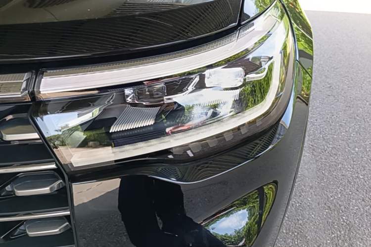Used Ford Explorer 2025 2.3T EcoBoost Four-Wheel Drive Trail Edition 5 Seats Left Front Headlight