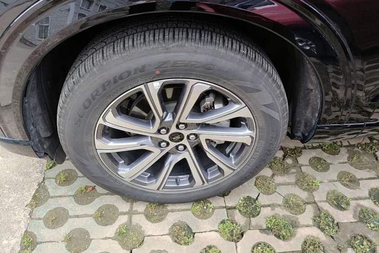 Used Ford Explorer 2025 2.3T EcoBoost Four-Wheel Drive Trail Edition 5 Seats Left Front Wheel Hub