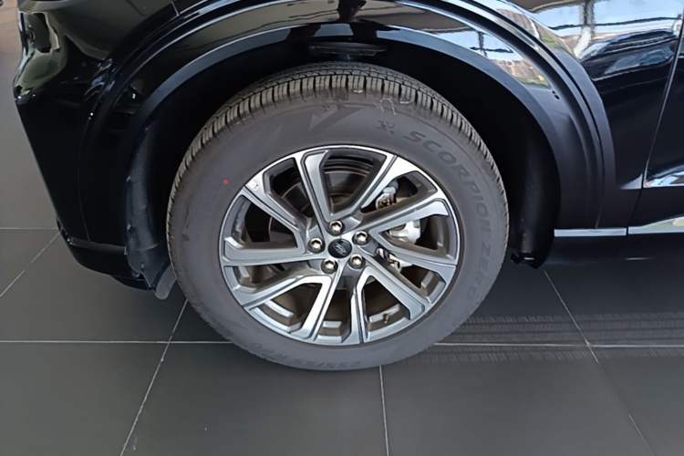 Used Ford Explorer 2025 2.3T EcoBoost Four-Wheel Drive Trail Edition 5 Seats Left Front Wheel Hub