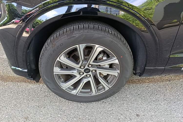 Used Ford Explorer 2025 2.3T EcoBoost Four-Wheel Drive Trail Edition 5 Seats Left Front Wheel Hub