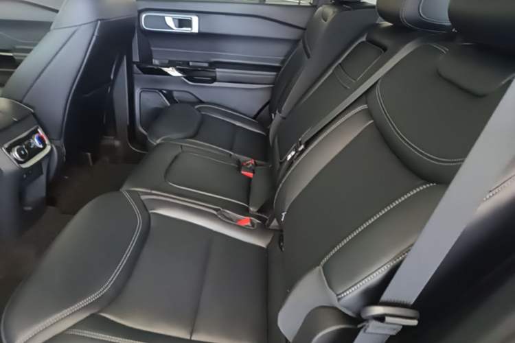 Used Ford Explorer 2025 2.3T EcoBoost Four-Wheel Drive Trail Edition 5 Seats Left Rear Seat