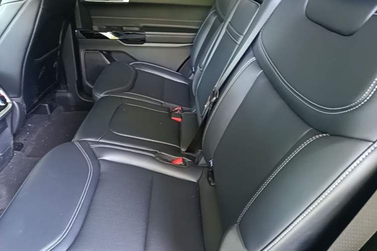 Used Ford Explorer 2025 2.3T EcoBoost Four-Wheel Drive Trail Edition 5 Seats Left Rear Seat