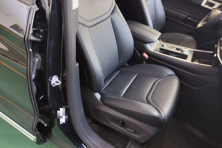 Used Ford Explorer 2025 2.3T EcoBoost Four-Wheel Drive Trail Edition 5 Seats Right Front Seat