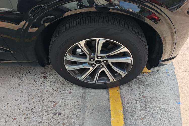 Used Ford Explorer 2025 2.3T EcoBoost Four-Wheel Drive Trail Edition 5 Seats Right Front Wheel Hub