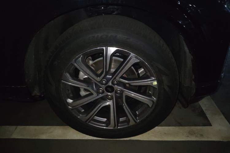 Used Ford Explorer 2025 2.3T EcoBoost Four-Wheel Drive Trail Edition 5 Seats Right Front Wheel Hub