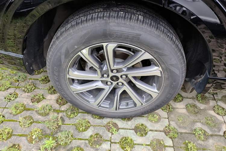 Used Ford Explorer 2025 2.3T EcoBoost Four-Wheel Drive Trail Edition 5 Seats Right Rear Wheel Hub