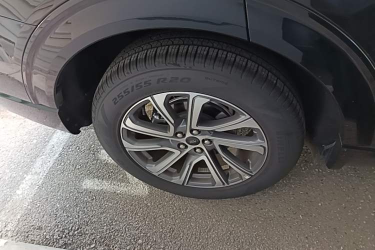 Used Ford Explorer 2025 2.3T EcoBoost Four-Wheel Drive Trail Edition 5 Seats Right Rear Wheel Hub