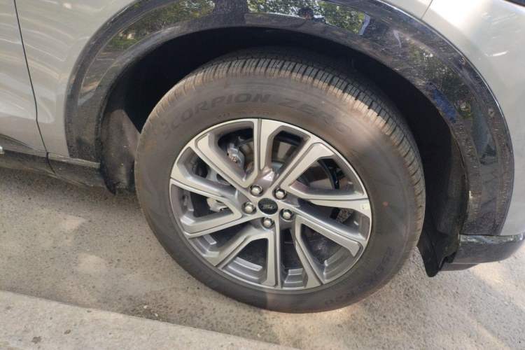 Used Ford Explorer 2025 2.3T EcoBoost Four-Wheel Drive Trail Edition 5 Seats Right Front Wheel Hub