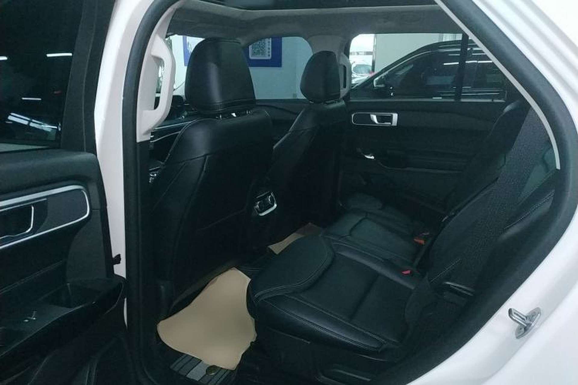 Used Ford Explorer 2025 2.3T EcoBoost Four-Wheel Drive Trail Edition 5 Seats Left Rear Seat