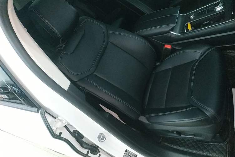 Used Ford Explorer 2025 2.3T EcoBoost Four-Wheel Drive Trail Edition 5 Seats Right Front Seat