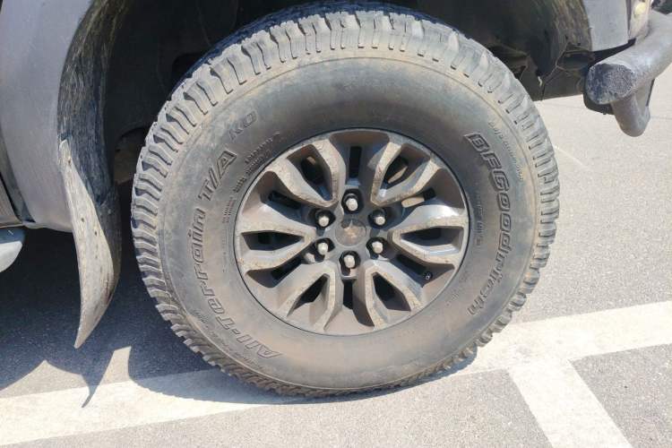 Used Ford F-150  Right Front Wheel Hub