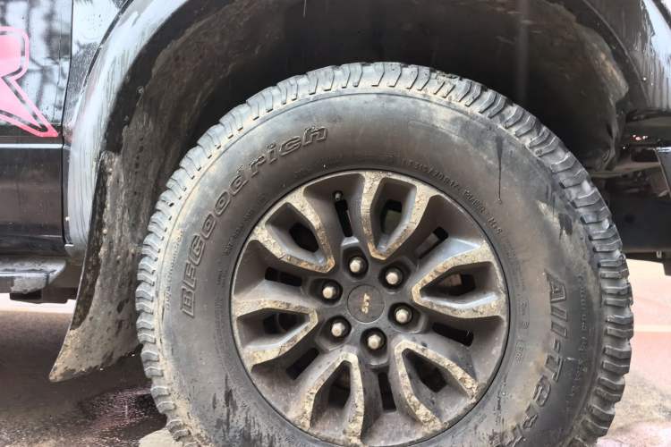 Used Ford F-150  Right Front Wheel Hub