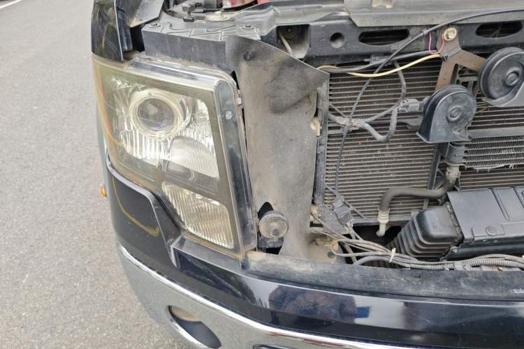 Used Ford F-150  Right Front Headlight