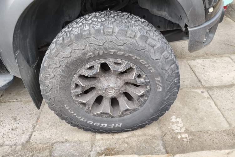 Used Ford F-150  Right Front Wheel Hub