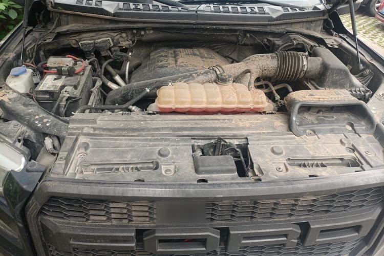 Used Ford F-150  Engine Bay