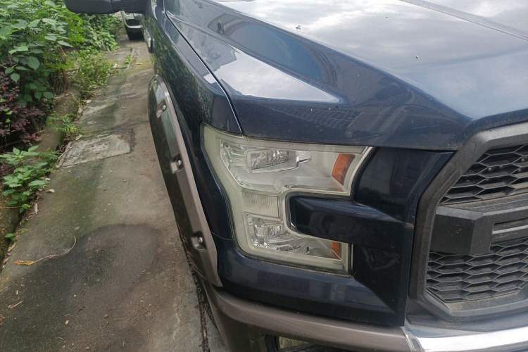 Used Ford F-150  Right Front Headlight