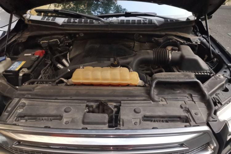 Used Ford F-150  Engine Bay
