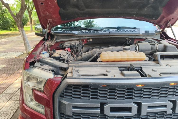 Used Ford F-150  Engine Bay Right