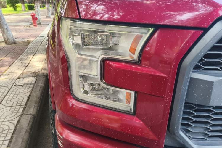 Used Ford F-150  Right Front Headlight