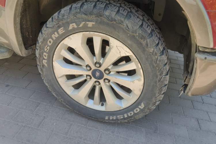 Used Ford F-150  Right Front Wheel Hub