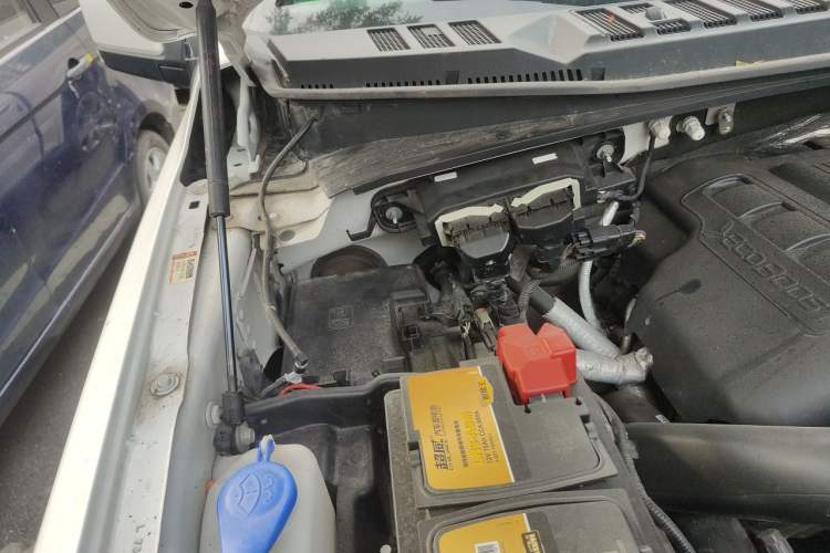 Used Ford F-150  Engine Bay Right