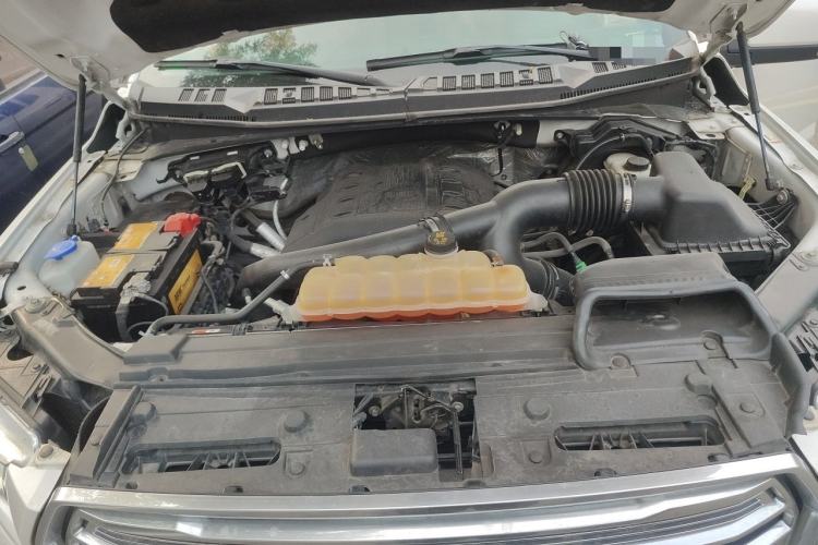 Used Ford F-150  Engine Bay